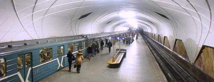 metro Aeroport is one of Московское метро | Moscow subway.