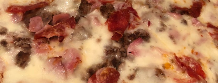 Mo's Pizza is one of Andreaさんのお気に入りスポット.