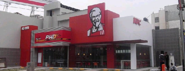 KFC is one of Av. Larco.