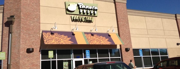 Panera Bread is one of Lugares favoritos de Mouni.