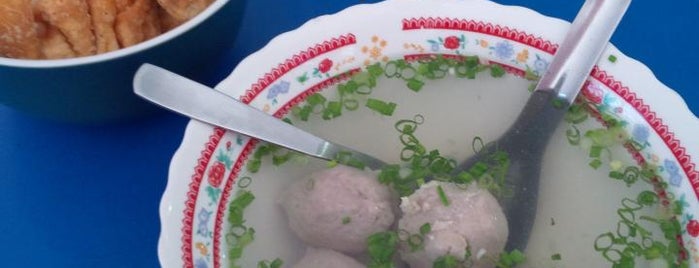 Bakso unggul PWi is one of Kuliner in Makasar.