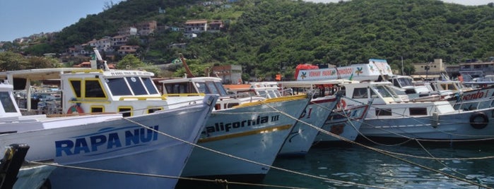 Marina de Arraial do Cabo is one of Cristi'nin Beğendiği Mekanlar.