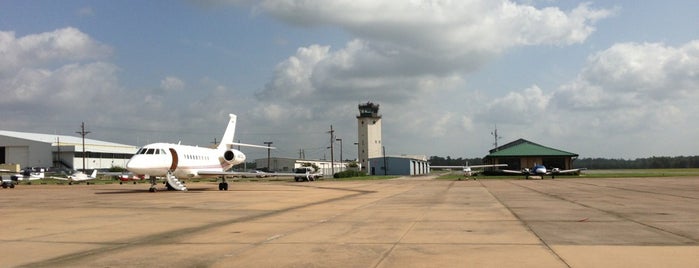 Conroe-North Houston Regional Airport (CXO) is one of สถานที่ที่ Bobbie Ann ถูกใจ.