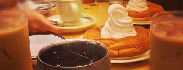 Komeda's Coffee is one of Hiroshi’s Liked Places.