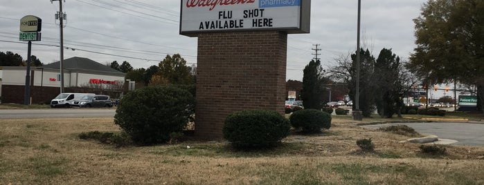 Walgreens is one of Tempat yang Disukai Andrea.