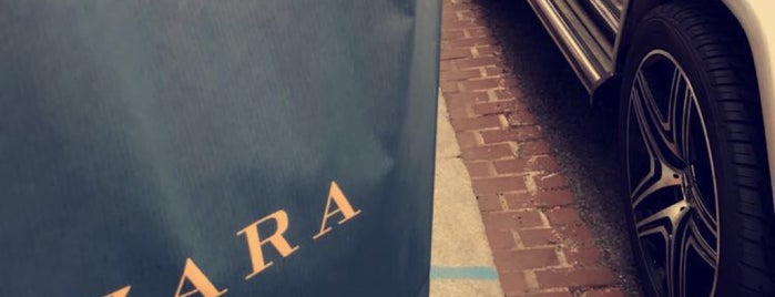 Zara is one of 5月のワシントン.