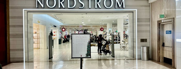 Nordstrom is one of لوس انجلوس.