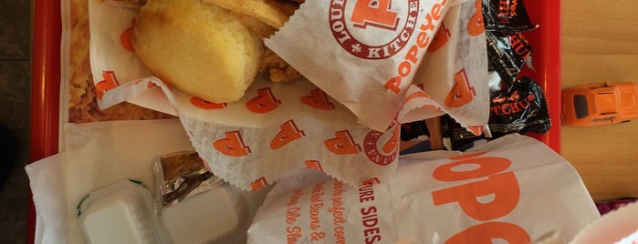 Popeyes Louisiana Kitchen is one of Lugares favoritos de Tracy.