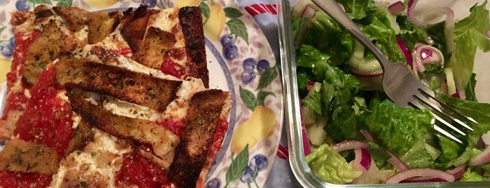 Italia Pizza is one of The 13 Best Places for Cordon Bleu in Brooklyn.