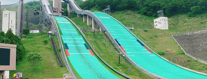 Hakuba Ski Jumping Stadium is one of 信州.