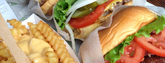 Shake Shack is one of Sevさんのお気に入りスポット.