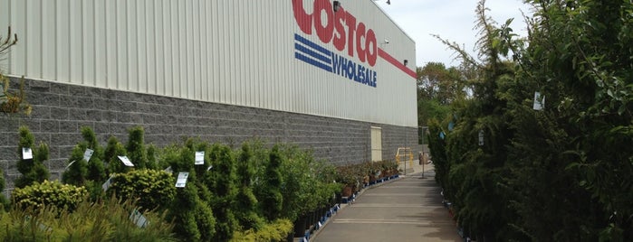 Costco is one of Orte, die Corey gefallen.