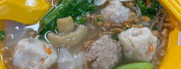 Dong Fang Hong Sotong Ball Seafood Soup is one of Singapore - Hawker Food.