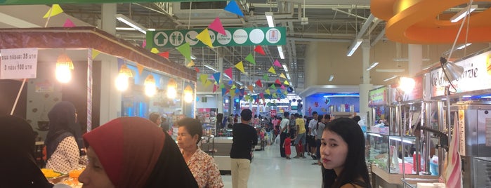 Tesco Lotus is one of Market, Super Market, ตลาดนัด, เปิดท้ายขายของ.