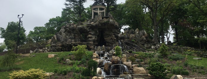 Temple of Love is one of สถานที่ที่ Lizzie ถูกใจ.