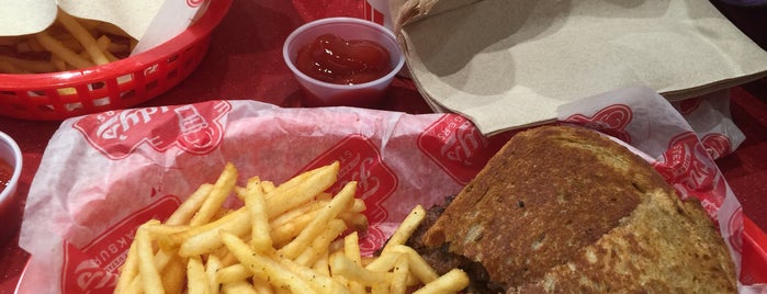 Freddy's Frozen Custard & Steakburgers is one of Posti che sono piaciuti a CC.