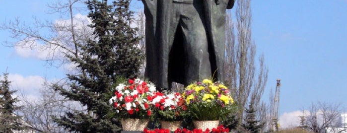 Памятник С. П. Королёву is one of Lugares favoritos de Anna.