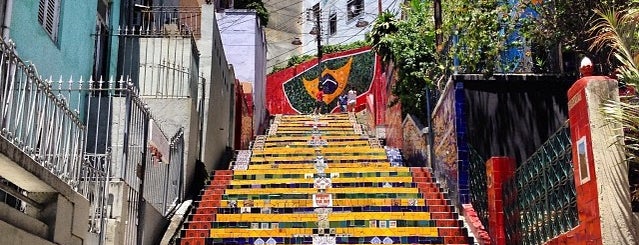 Escalera Selarón is one of Pontos turísticos famosos do Rio de Janeiro.