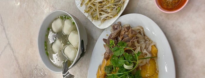 Restoran Loke Yun 樂園茶餐室 is one of Must try food around KV.