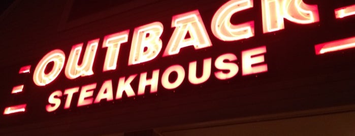Outback Steakhouse is one of Lugares favoritos de Rani.