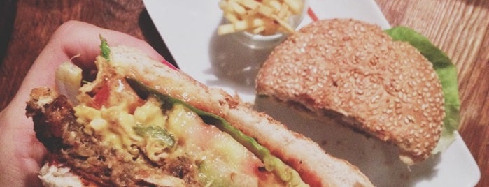 Quinoa Bar Vegetarià is one of Posti che sono piaciuti a We Love Veggie Burgers.