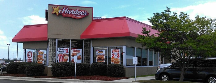 Hardee's is one of Emmaさんのお気に入りスポット.