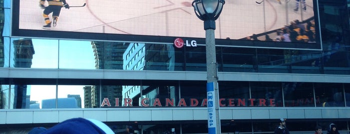 Maple Leaf Square is one of Canadá.