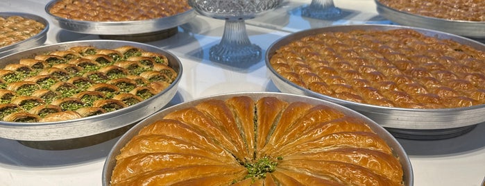 Kare Baklava is one of Ayıntapta yemek.