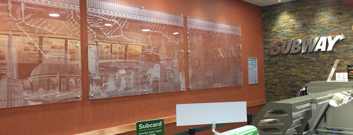 Subway is one of Tempat yang Disukai Minna.