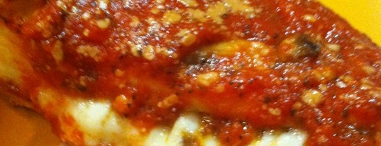 Chicago's Pizza and Pasta is one of Lieux sauvegardés par Nikkia J.