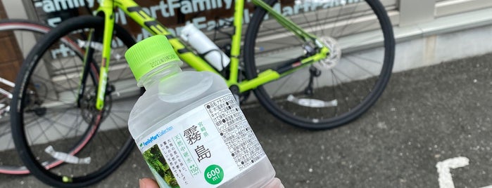 FamilyMart is one of 【【電源カフェサイト掲載3】】.