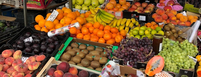 Mercadillo de San Pedro de Alcántara is one of สถานที่ที่ LF ถูกใจ.