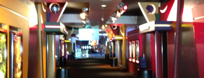 Harkins Theatres North Valley 16 is one of Brettさんのお気に入りスポット.