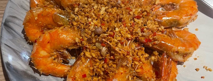 Laem Cha-Reon Seafood is one of Locais curtidos por Upakon.