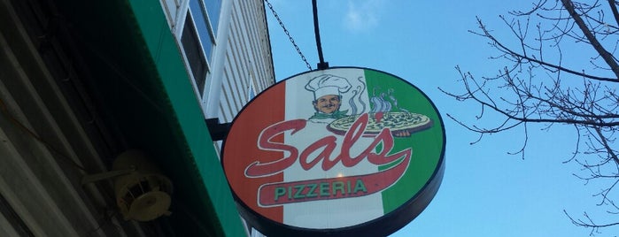 Sal's Pizza is one of Locais curtidos por John.