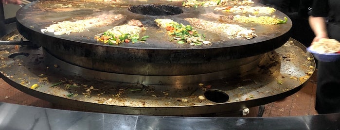 HuHot Mongolian Grill is one of Must-visit Food in Sioux City.