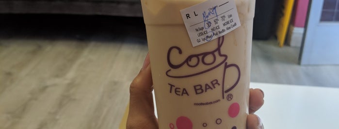 Cool Tea Bar is one of Tempat yang Disukai Chris.