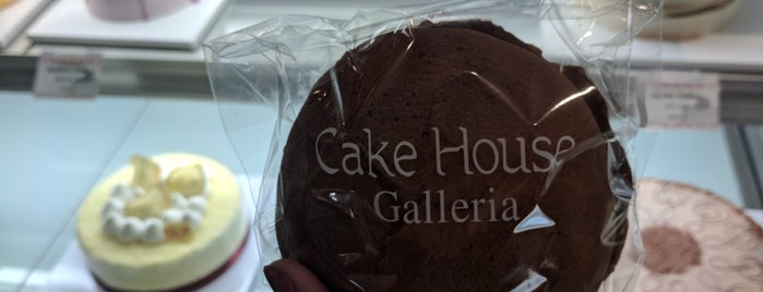 Cake House is one of Cayla C. 님이 저장한 장소.