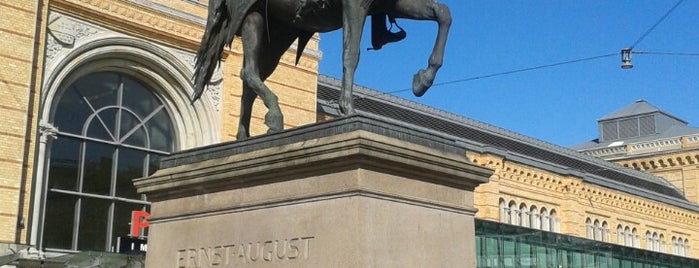Памятник Эрнсту Августу is one of Must Do's in Hannover.