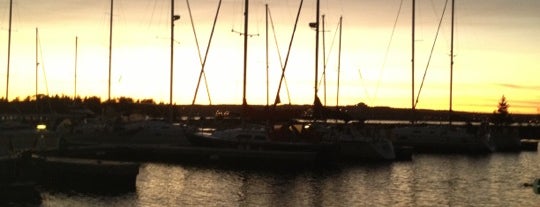 Dartmouth Yacht Club is one of Lieux qui ont plu à Rick.