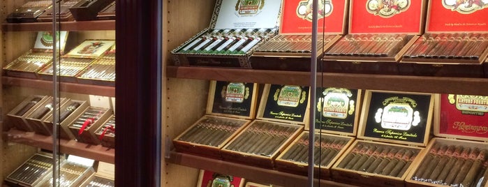 Belicoso Cigars and Cafe is one of Lieux qui ont plu à Samantha.