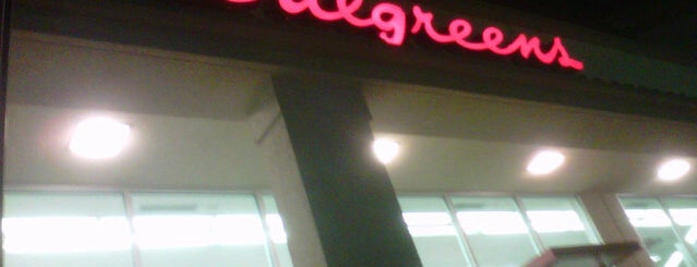 Walgreens is one of Orte, die Rebecca gefallen.