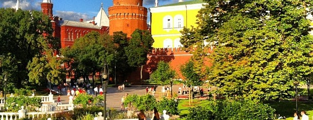 Aleksandrovskiy Garden is one of moskova gezi.