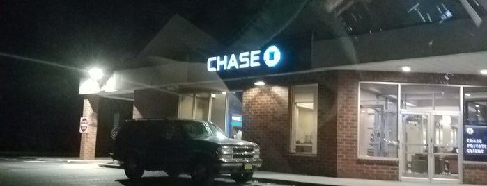 Chase Bank is one of Tempat yang Disukai Jessica.
