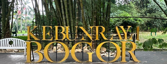 Kebun Raya Bogor is one of Tempat Bersama Mirza Maulana.