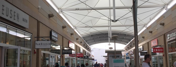 Outlet Collection at Niagara is one of Manny'ın Beğendiği Mekanlar.