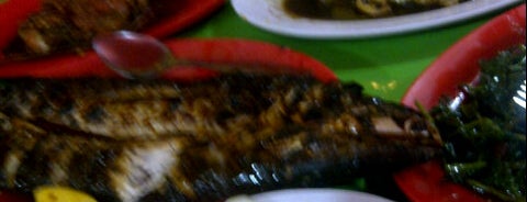 Sari laut pasar genteng is one of Kuliner.