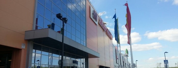 MEGA Mall is one of Lugares favoritos de AE.