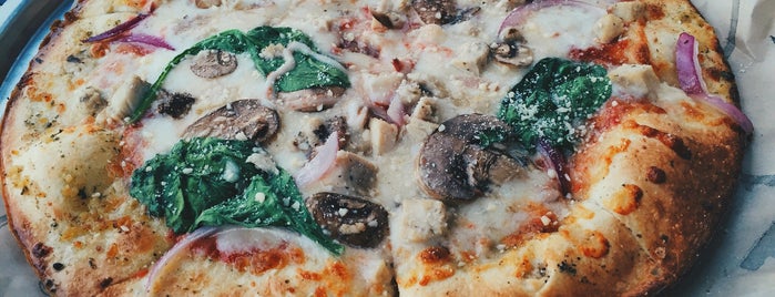 Pieology Pizzeria is one of Posti che sono piaciuti a Ashley.