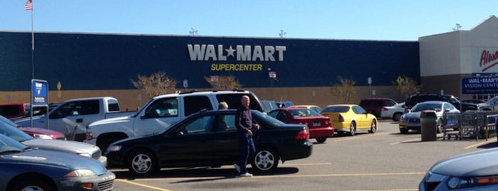 Walmart Supercenter is one of Lieux qui ont plu à Stephen.